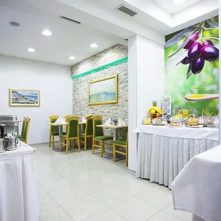 Hotel More Hotell 3*