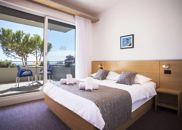 Hotel More Ξενοδοχείο 3*