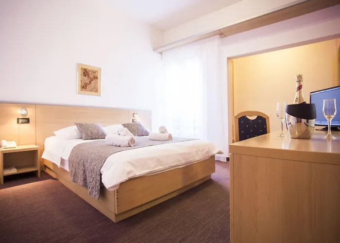 Hotel More Ξενοδοχείο Σπλιτ