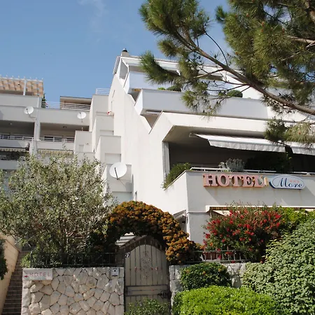 מלון Hotel More 3*