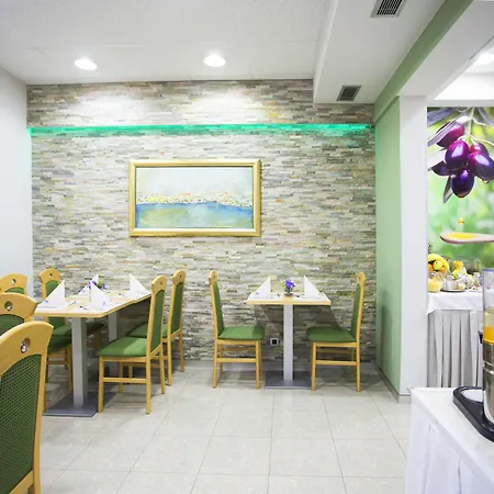 ホテル Hotel More