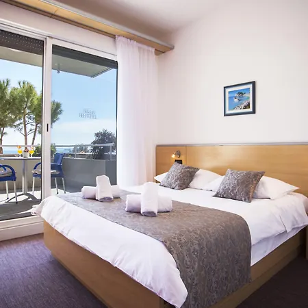 Hotel More ホテル 3*