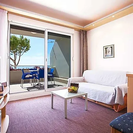 מלון Hotel More 3*