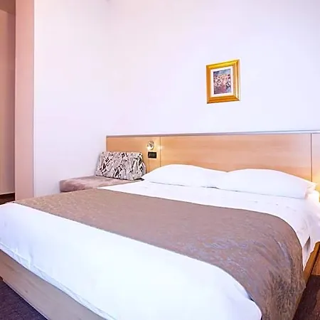 Hotel More 3* Split