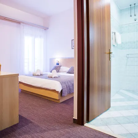 מלון Hotel More