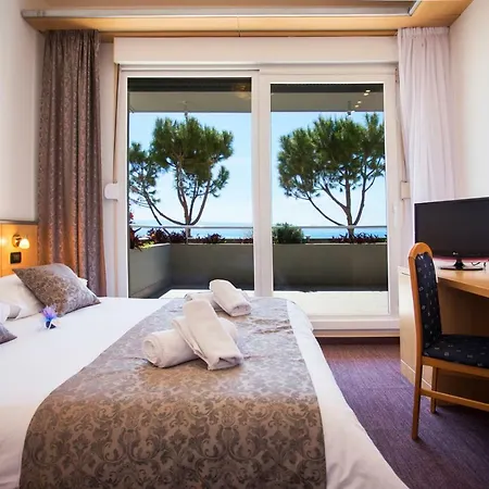 Hotel More 3*