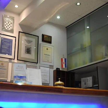Отель Hotel More 3*