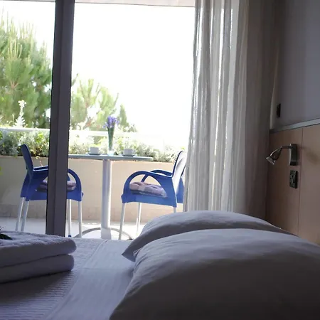 Отель Hotel More