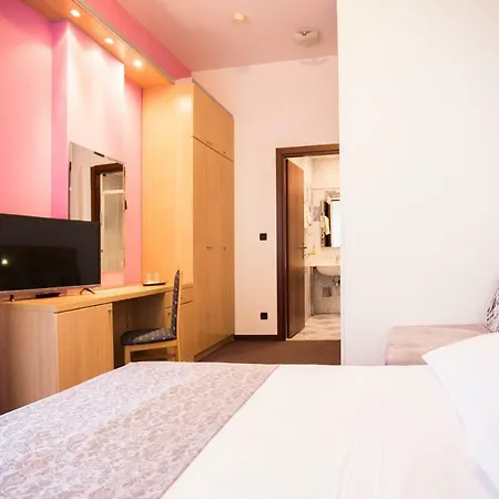 Отель Hotel More 3*