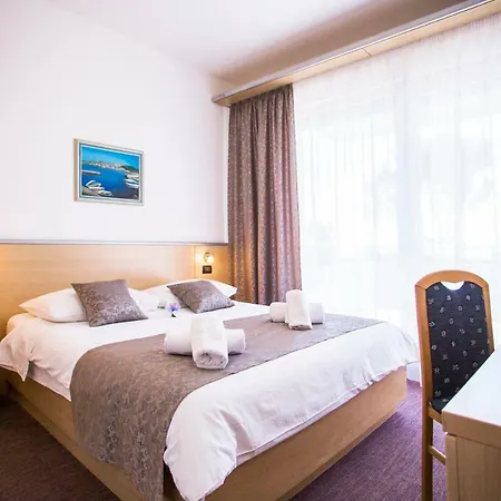 Отель Hotel More