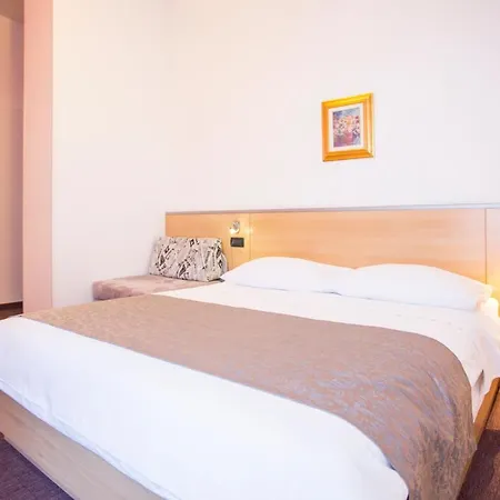 Hotel More 3*