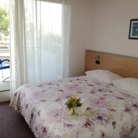 Отель Hotel More